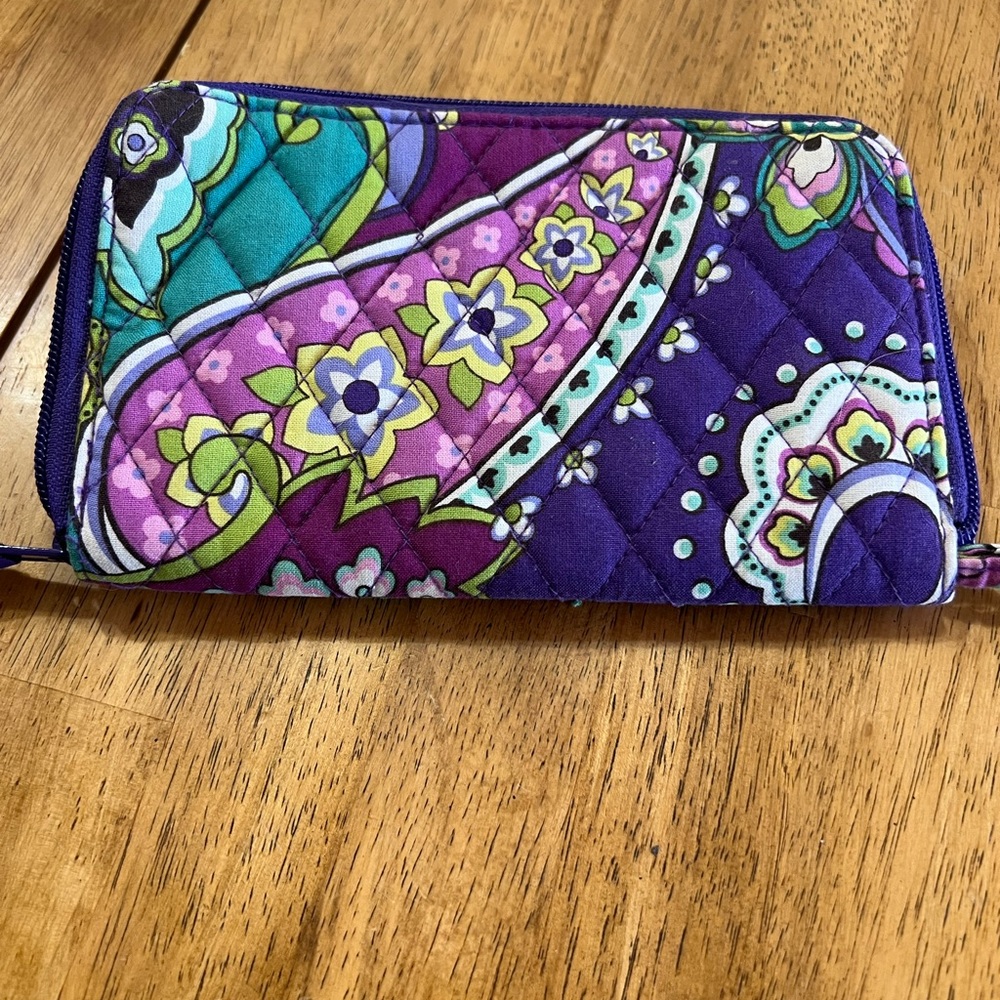 Vera Bradley heather zip around wristlet in perfect condition